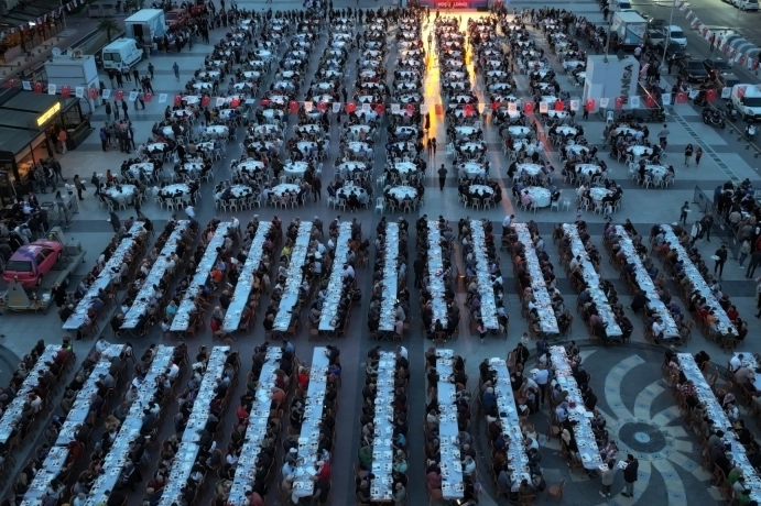 Manisa'da iftar sofraları 100 bin kişiye ulaşacak